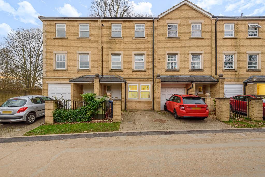 Mandelbrote Drive, Littlemore, OX4 3 bed terraced house £1,800 pcm (£