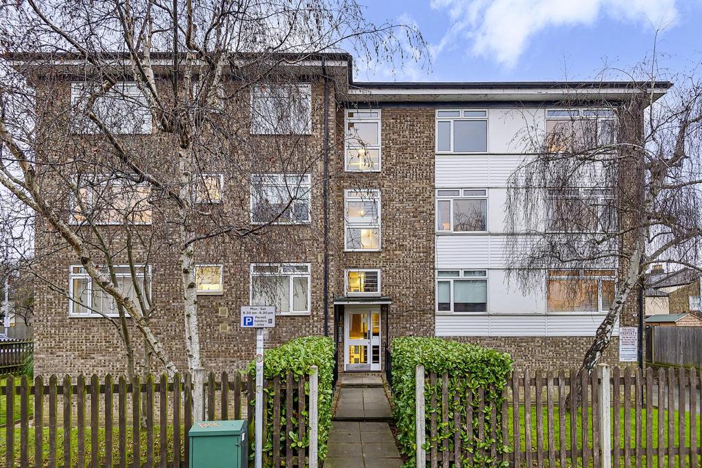 Clifton Road, Kingston upon Thames 2 bed flat £400,000