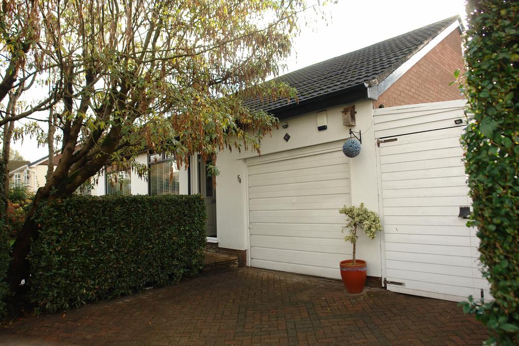 Bodmin Close, Royton 2 bed semidetached bungalow £214,950