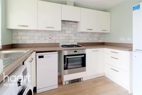 2 bedroom terraced house to rent, Berkerolles Road, Rogerstone