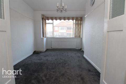 3 bedroom semi-detached house to rent, Shropshire Road, Leicester