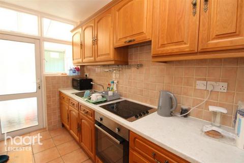 3 bedroom semi-detached house to rent, Shropshire Road, Leicester