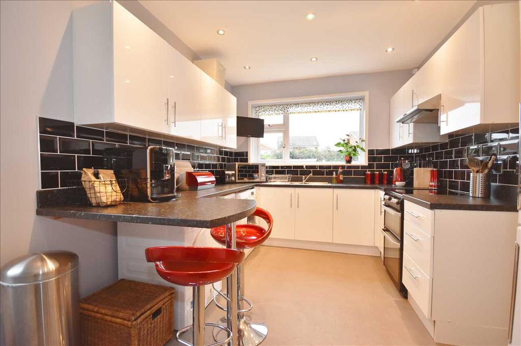 Princess Way, Euxton, Chorley 3 bed semidetached house £220,000