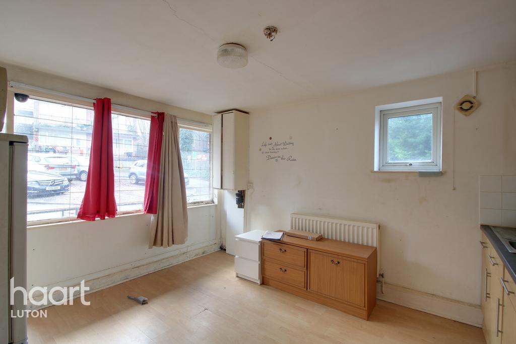 Ruthin Close, Luton Studio - £50,000