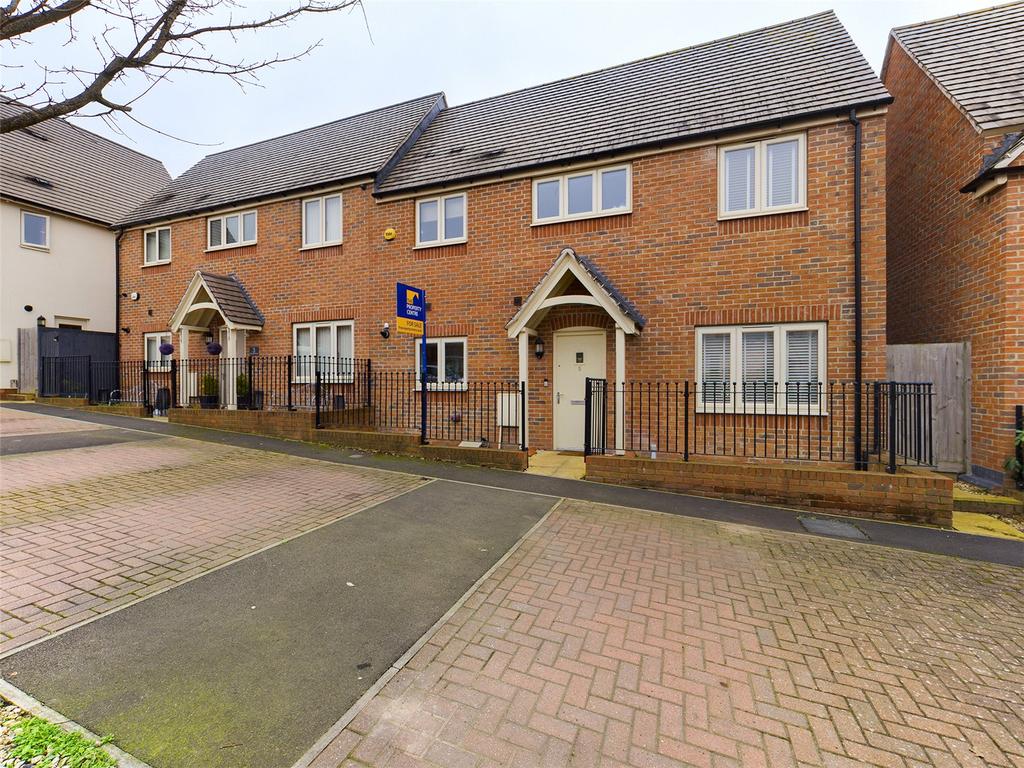 Dalziel Drive, Whittington... 3 bed semidetached house £300,000