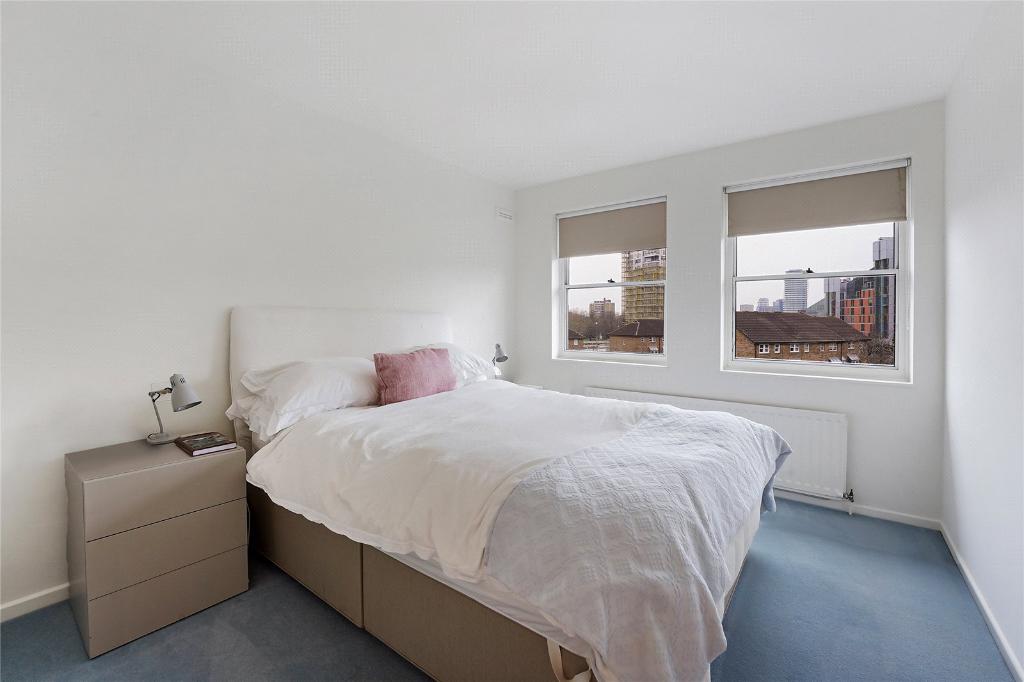 Thorney Crescent, Walk, London, SW11 2 bed apartment £2,250