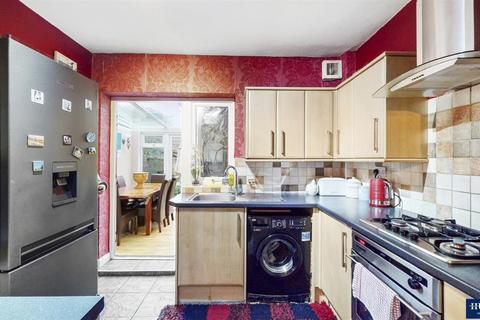 16 Valence Circus, Dagenham, RM8 3LX