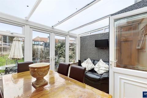16 Valence Circus, Dagenham, RM8 3LX