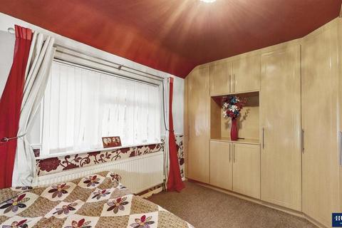 16 Valence Circus, Dagenham, RM8 3LX