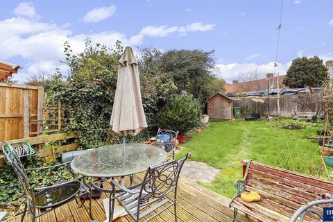 16 Valence Circus, Dagenham, RM8 3LX