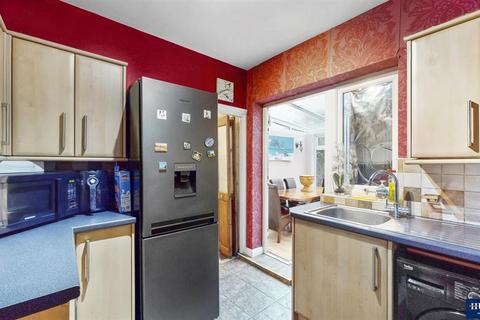 16 Valence Circus, Dagenham, RM8 3LX