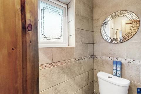 16 Valence Circus, Dagenham, RM8 3LX