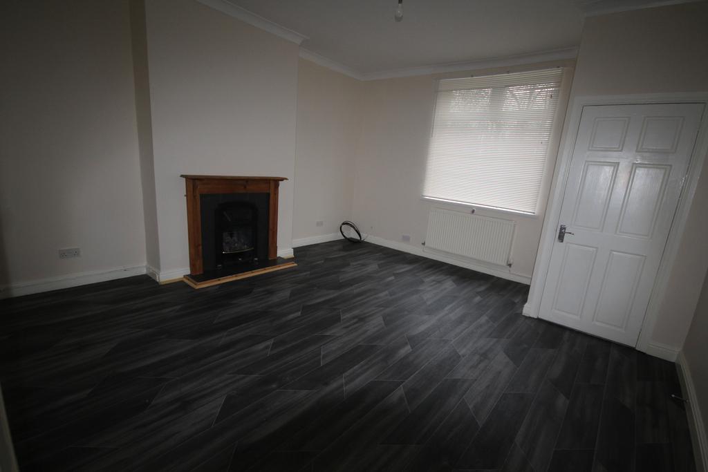 Cronton Avenue, Whiston L35 3 bed terraced house £695 pcm (£160 pw)