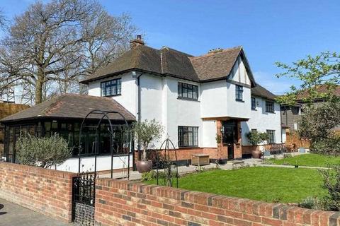 Wildwood, 2 Herington Grove, Hutton, Brentwood, CM13 2NN