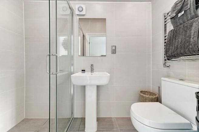 En suite shower