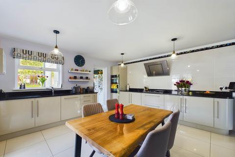 4 bedroom detached house for sale, East Street, Old Town