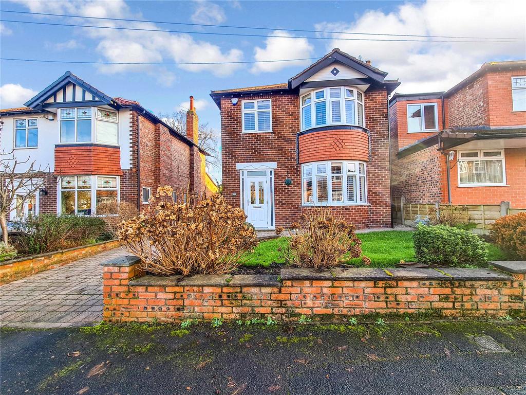 Egerton Drive, Hale, Cheshire, WA15 3 bed detached house £725,000