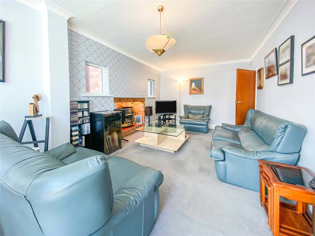 Egerton Drive, Hale, Cheshire, WA15 3 bed detached house £725,000
