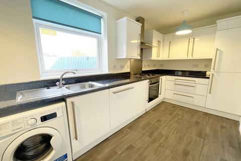 2 bedroom semi-detached house to rent, Brunner Road, Widnes