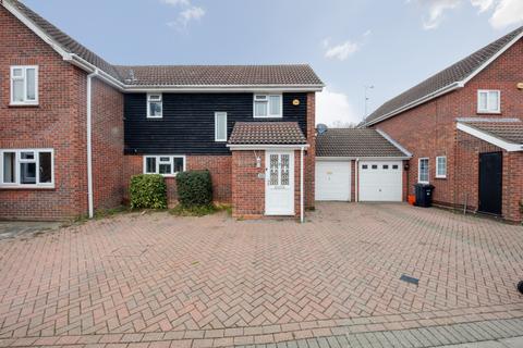 10 Broadwater Green, Laindon, Basildon, SS15 6BG