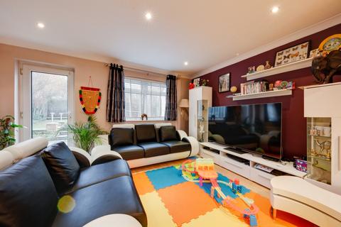 10 Broadwater Green, Laindon, Basildon, SS15 6BG