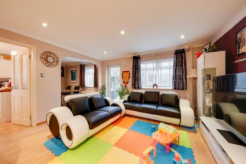 10 Broadwater Green, Laindon, Basildon, SS15 6BG