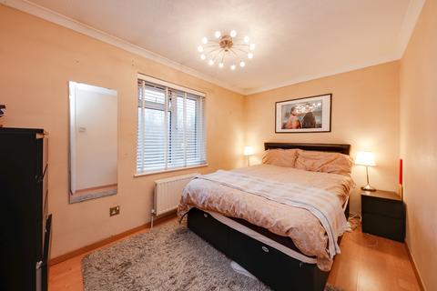 10 Broadwater Green, Laindon, Basildon, SS15 6BG