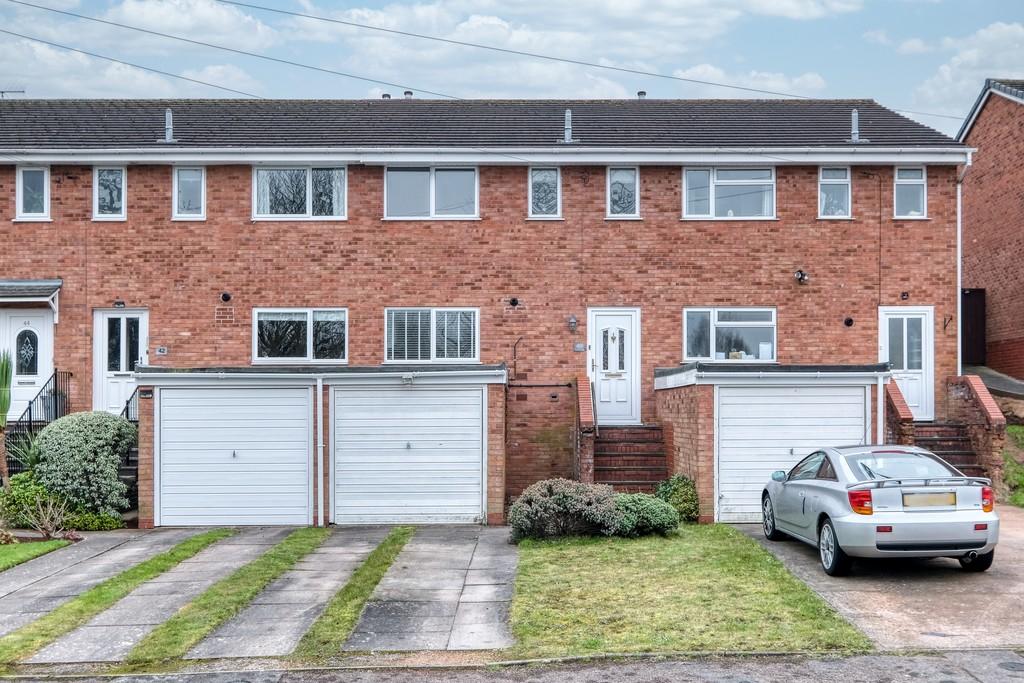Deansway, Bromsgrove, B61 7PF 3 bed terraced house £260,000