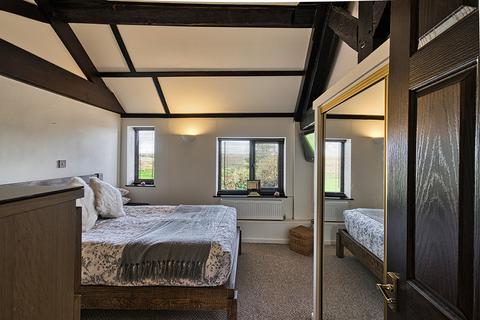 2 bedroom barn conversion for sale - Plas Devon Court, Commonwood, Holt