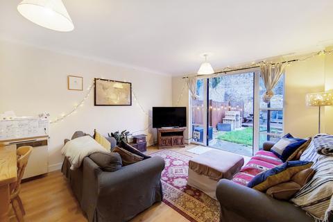 8 Quadrangle Close, London, SE1 4SQ