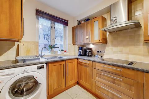 8 Quadrangle Close, London, SE1 4SQ