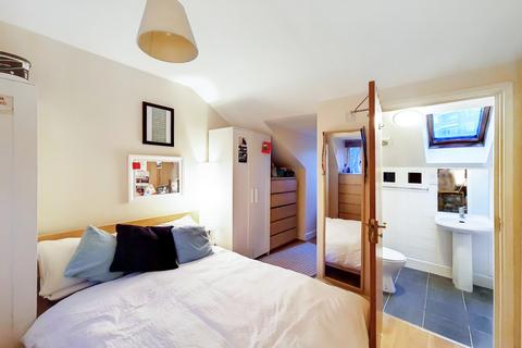 8 Quadrangle Close, London, SE1 4SQ
