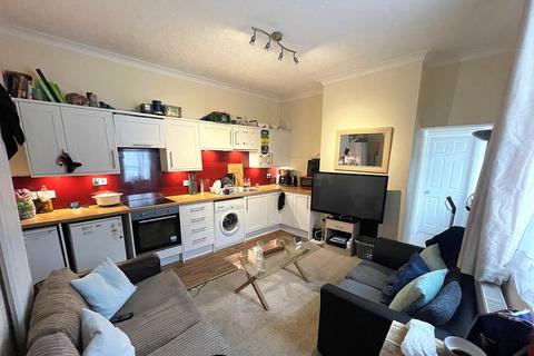 4 bedroom terraced house to rent, Baileys Road, Southsea