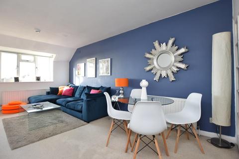 15 Reverend Close, Harrow, HA2 8DP
