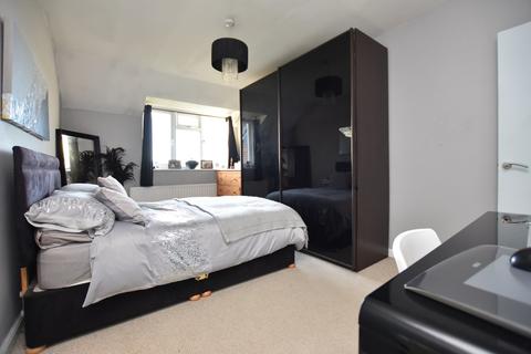15 Reverend Close, Harrow, HA2 8DP