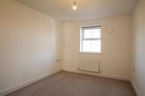 2 bedroom flat to rent - Old Wardour Way, Newbury RG14