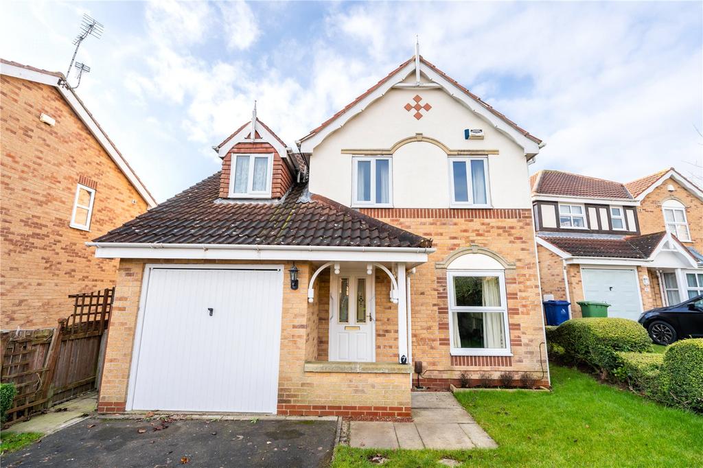 Wren Crescent, Scartho Top, Grimsby... 3 bed detached house £220,000