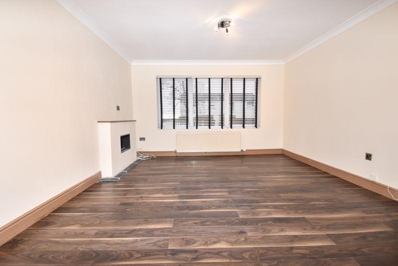 Rennie Road, Kilsyth 3 bed terraced house £109,995