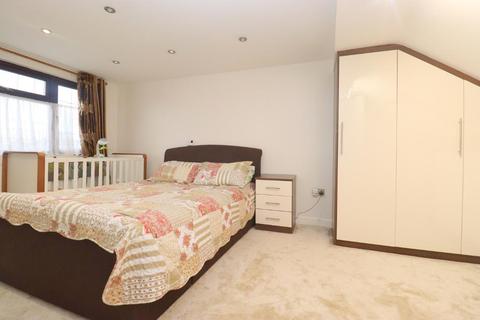 32 Grantham Road, Luton, LU4 8JX