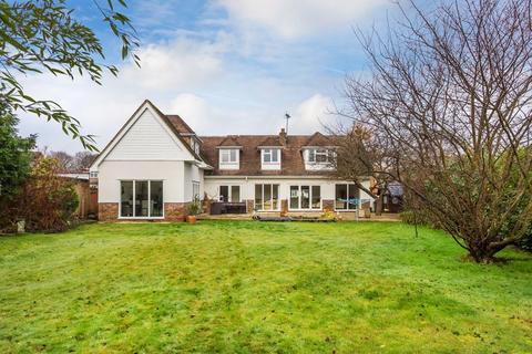 10 Oak Way, Ashtead, KT21 1LQ