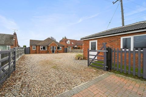 4 bedroom detached bungalow for sale - Slough Road, Brantham, Suffolk, CO11 1NS