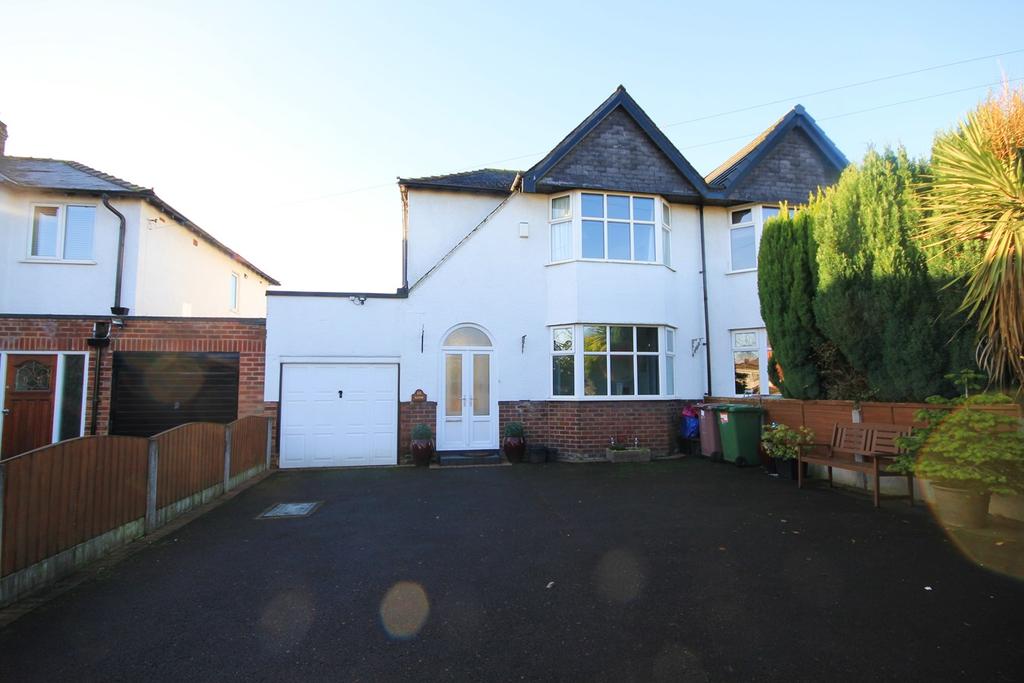 Ashton Road, NewtonleWillows, WA12 3 bed semidetached house £280,000