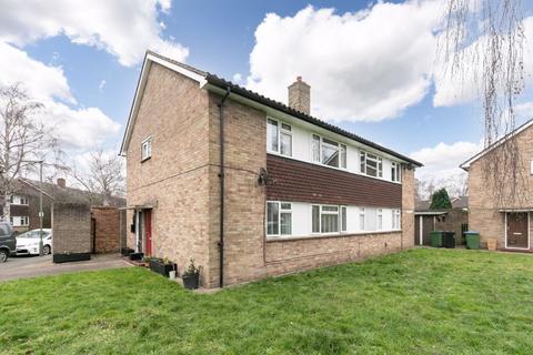 2 Vicarage Fields, Walton-on-thames, KT12 2EL