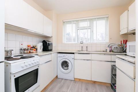 2 Vicarage Fields, Walton-on-thames, KT12 2EL
