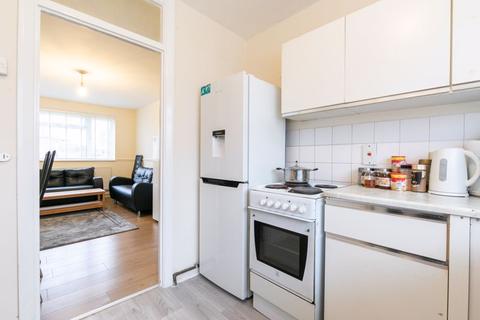 2 Vicarage Fields, Walton-on-thames, KT12 2EL