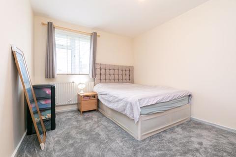 2 Vicarage Fields, Walton-on-thames, KT12 2EL