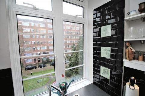 1 bedroom apartment to rent, Du Cane Court Balham High Road Balham SW17 7JF