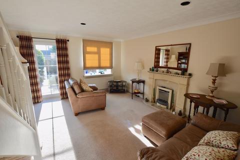 15 Dixons Road, Market Deeping, Peterborough, PE6 8AG