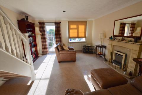 15 Dixons Road, Market Deeping, Peterborough, PE6 8AG