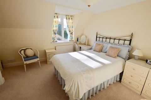 15 Dixons Road, Market Deeping, Peterborough, PE6 8AG